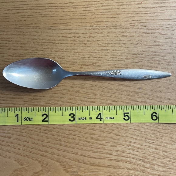 Oneida Stainless Flatware Rose Duet Pattern 4 Teaspoons HTF Pattern Made in USA - Picture 6 of 7